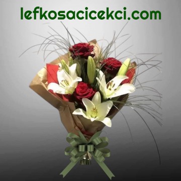 3 Kırmızı Güllü Lilyum Buketi