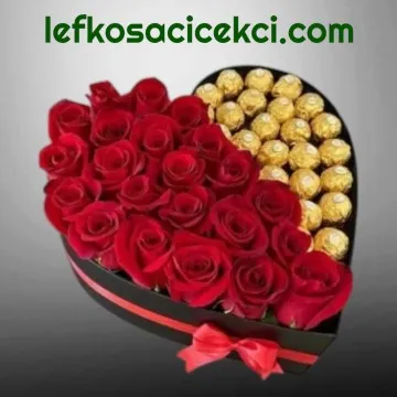 Kalp Kutuda 20 Kırmızı Gül 23 Çikolata