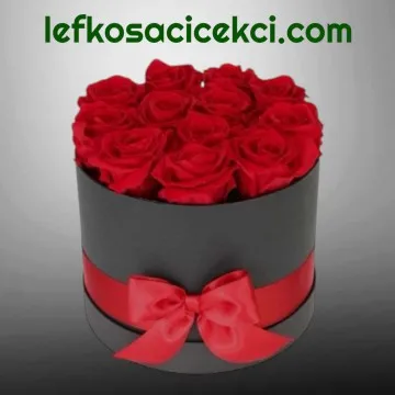 Kutuda 11 Kırmızı Gül