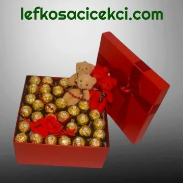 Büyük Boy Dörtgen Kutuda 4 Ayıcık ve 30 Çikolata